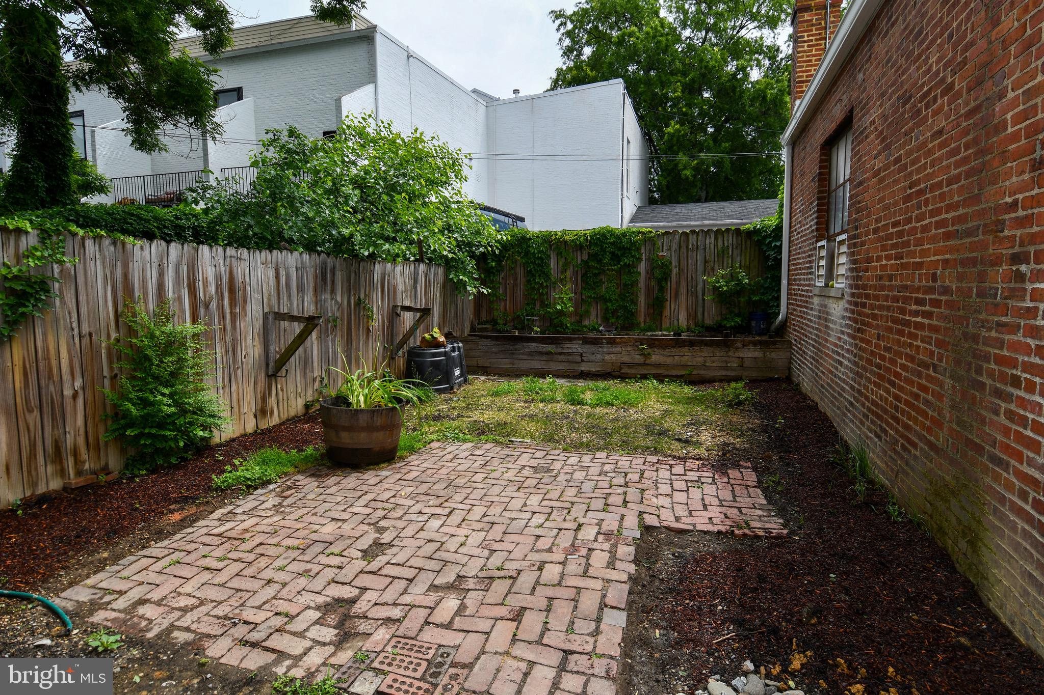 OLD TOWN - Residential Lease