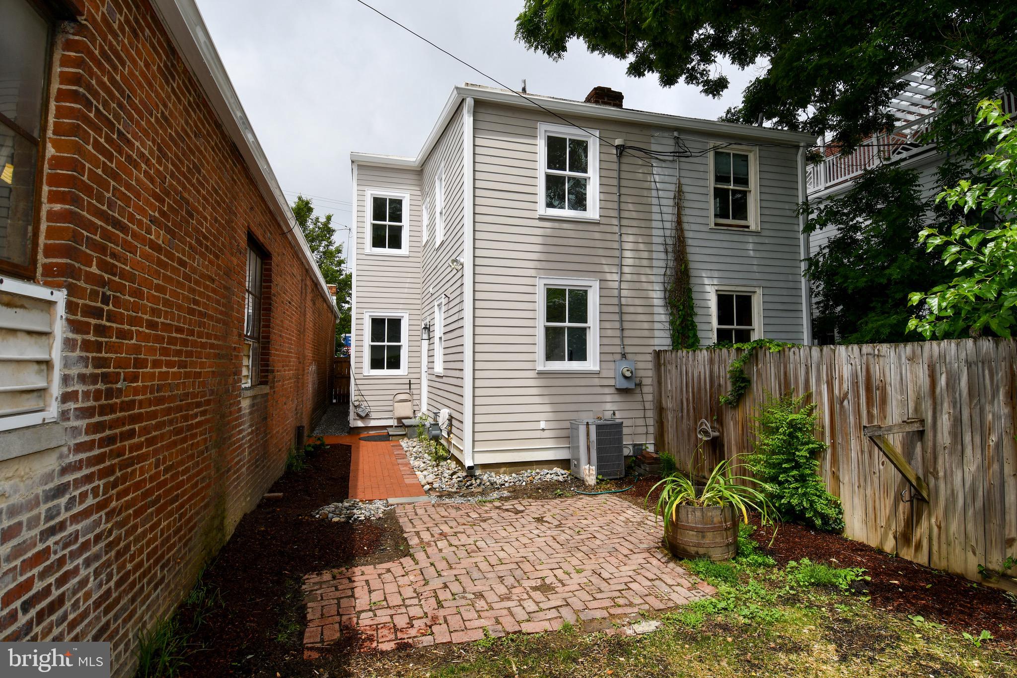 OLD TOWN - Residential Lease