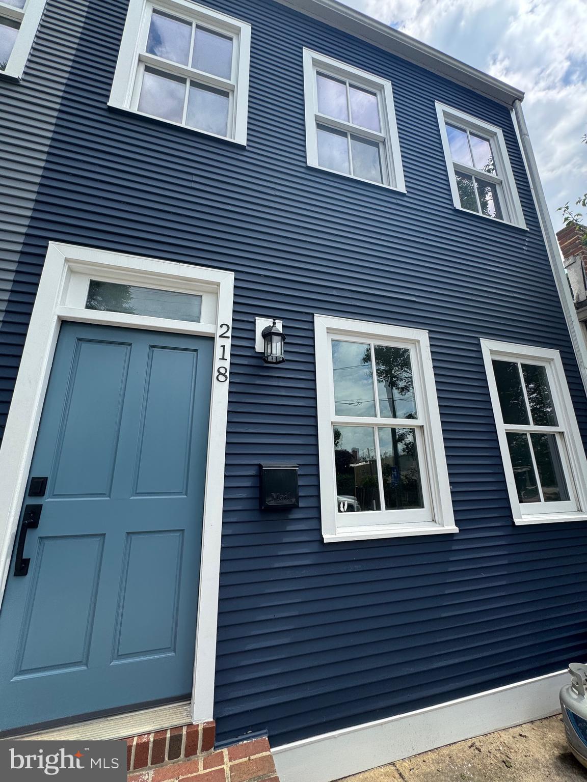 218 S HENRY STREET