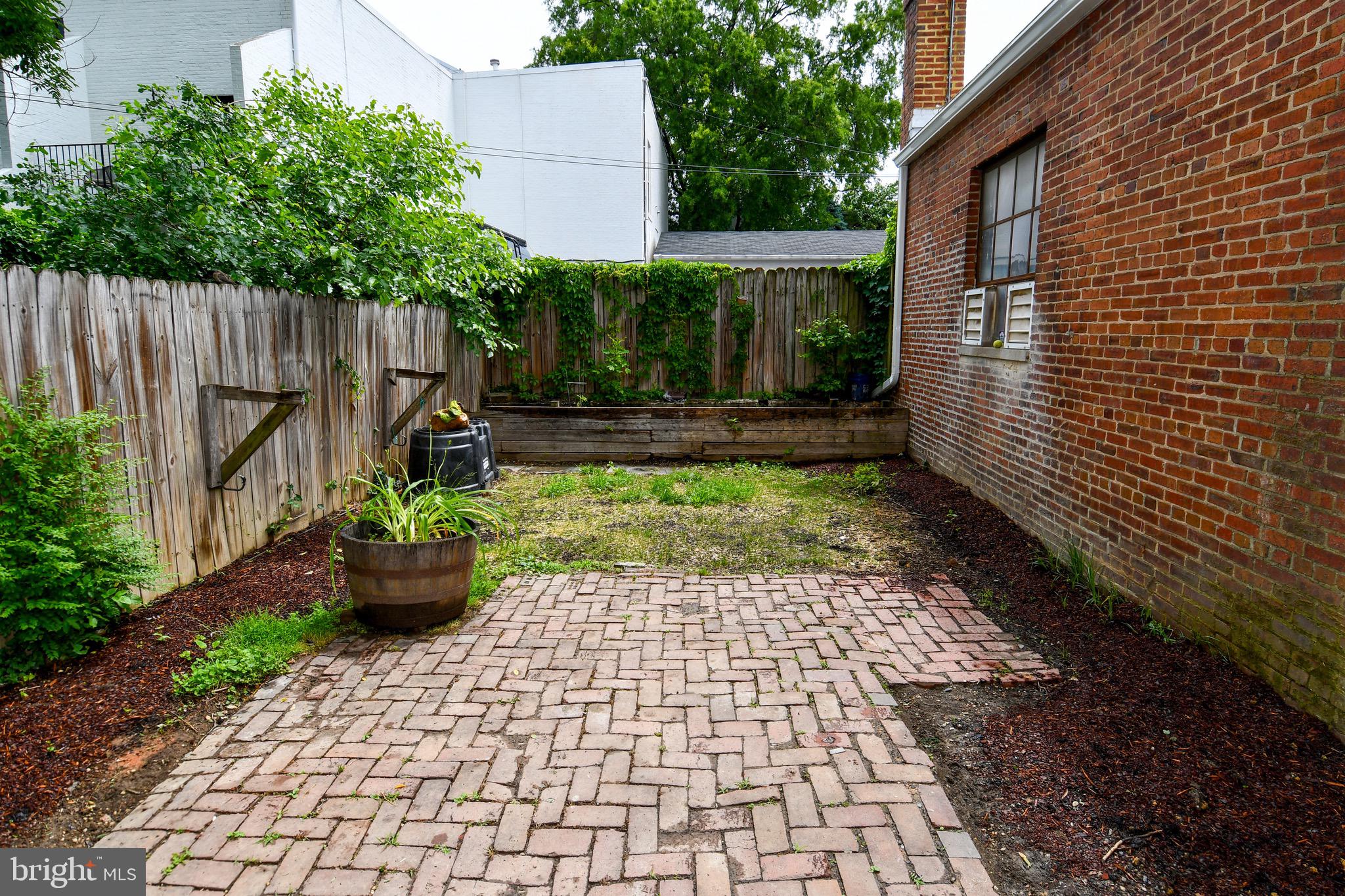 OLD TOWN - Residential Lease