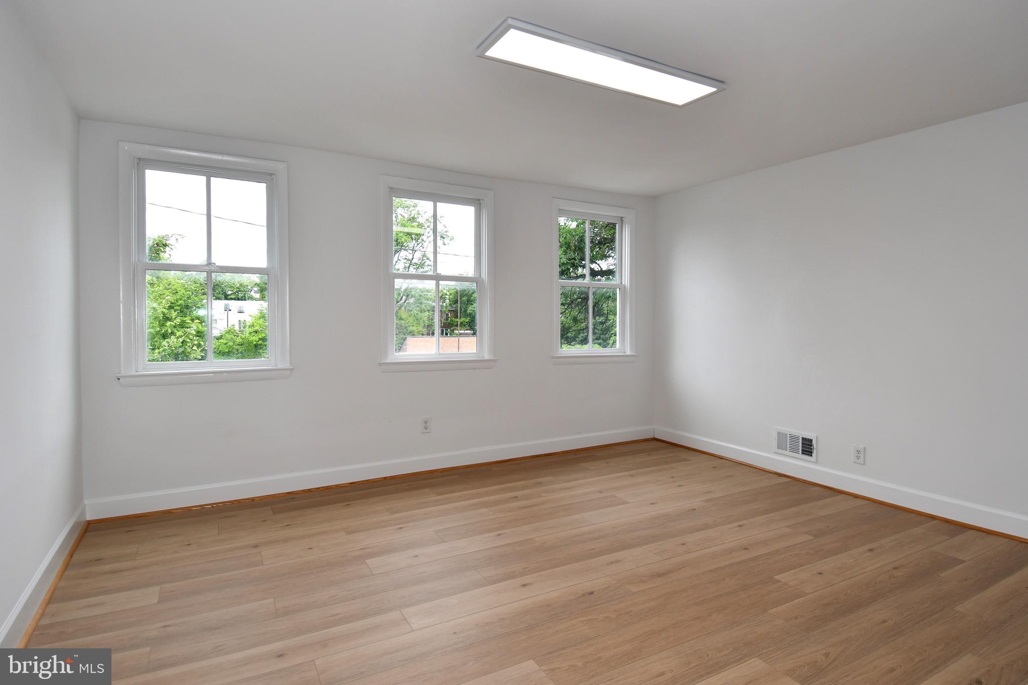 OLD TOWN - Residential Lease