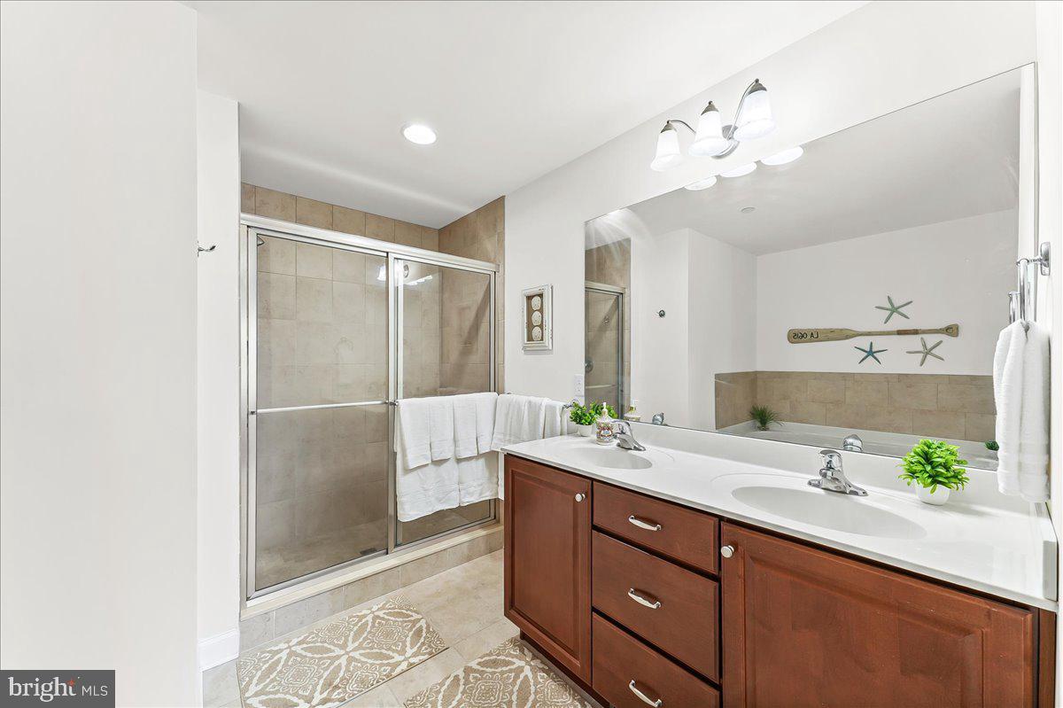 VILLAGE GREENE - Residential