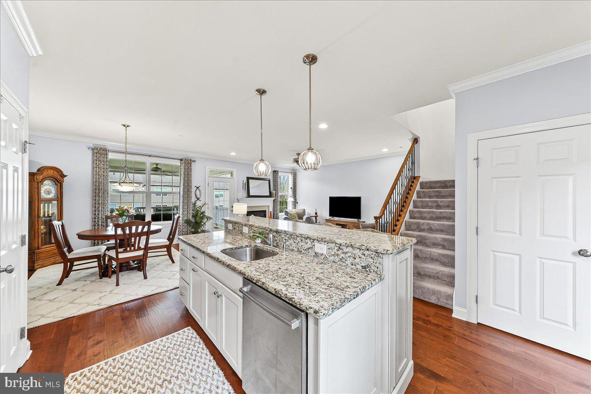 VILLAGE GREENE - Residential