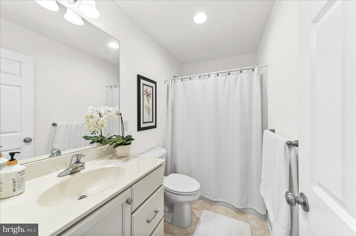 VILLAGE GREENE - Residential