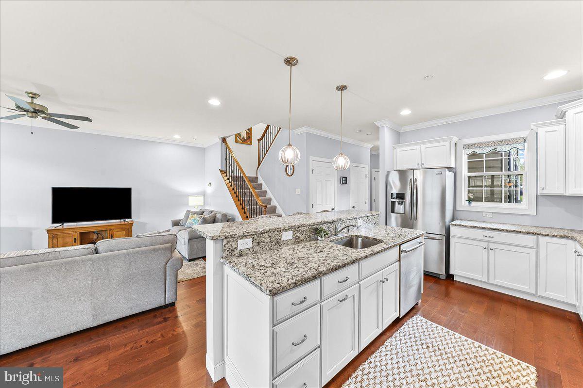 VILLAGE GREENE - Residential