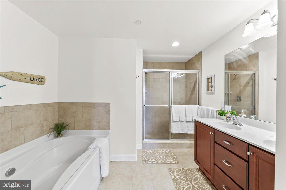 VILLAGE GREENE - Residential