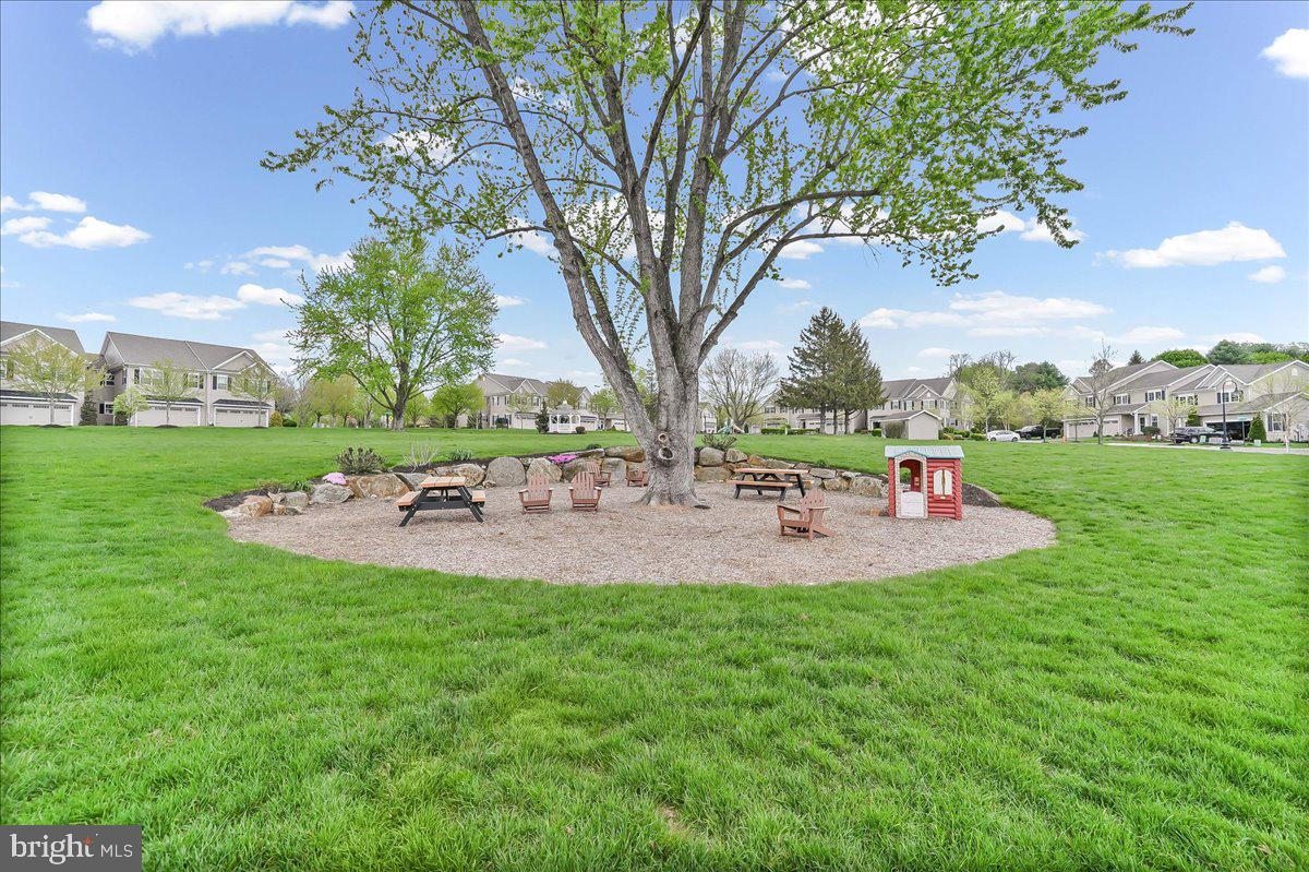 VILLAGE GREENE - Residential