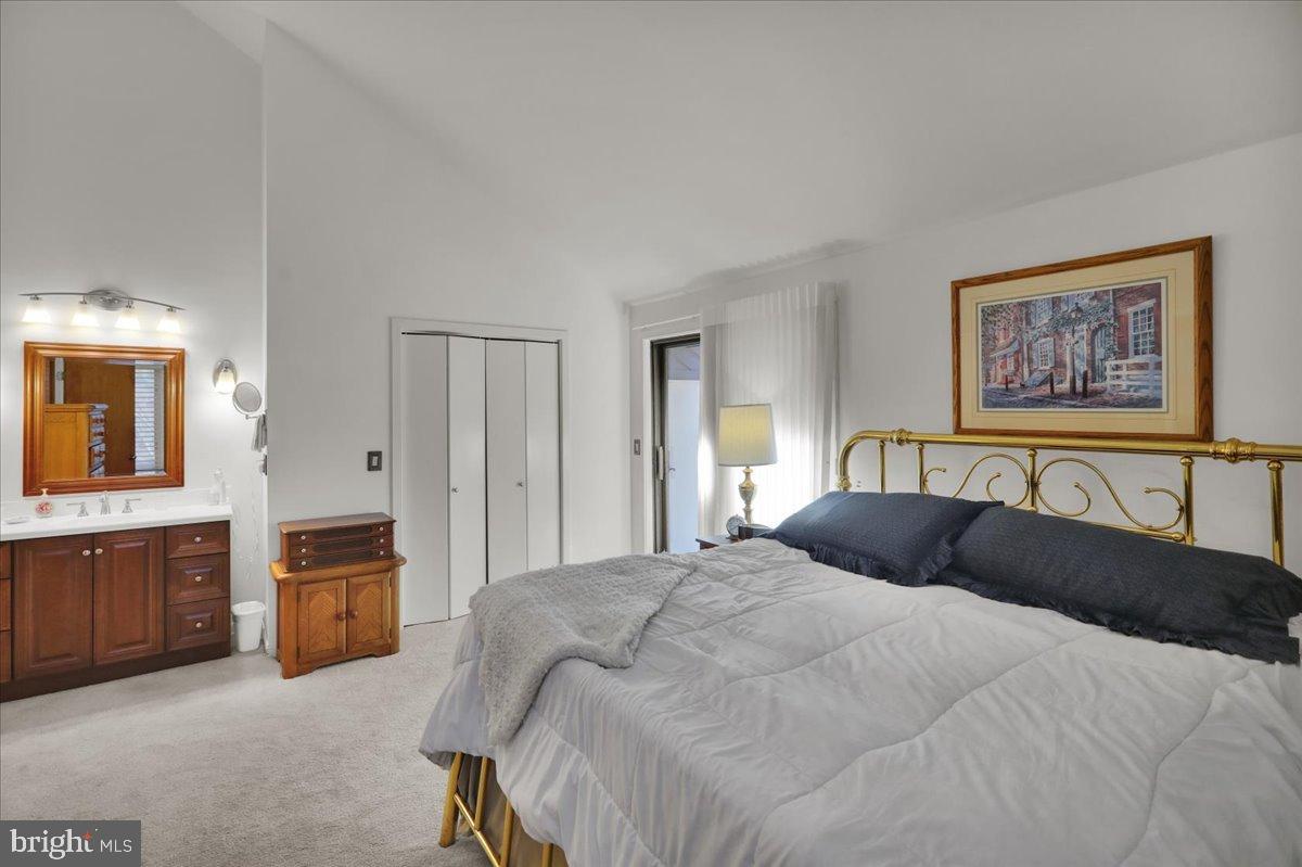 HESSIAN PINES - Residential