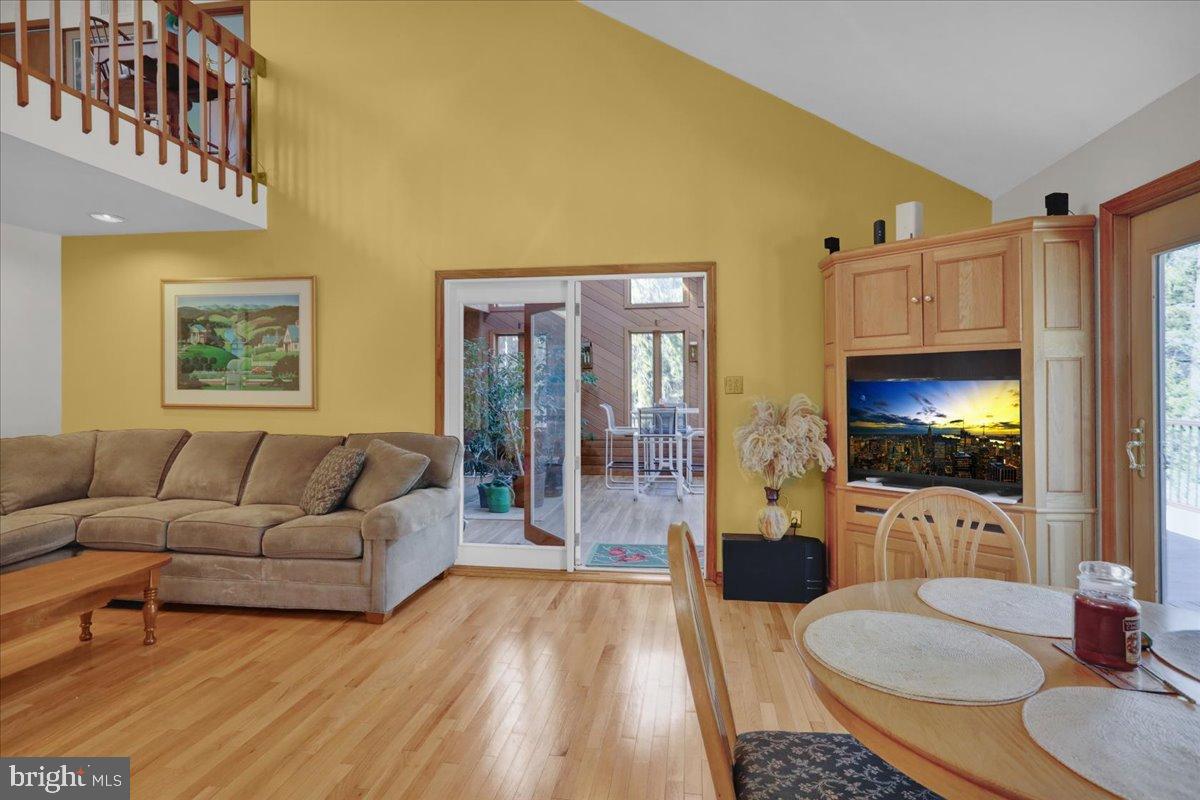 HESSIAN PINES - Residential