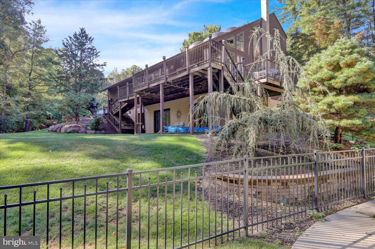 HESSIAN PINES - Residential