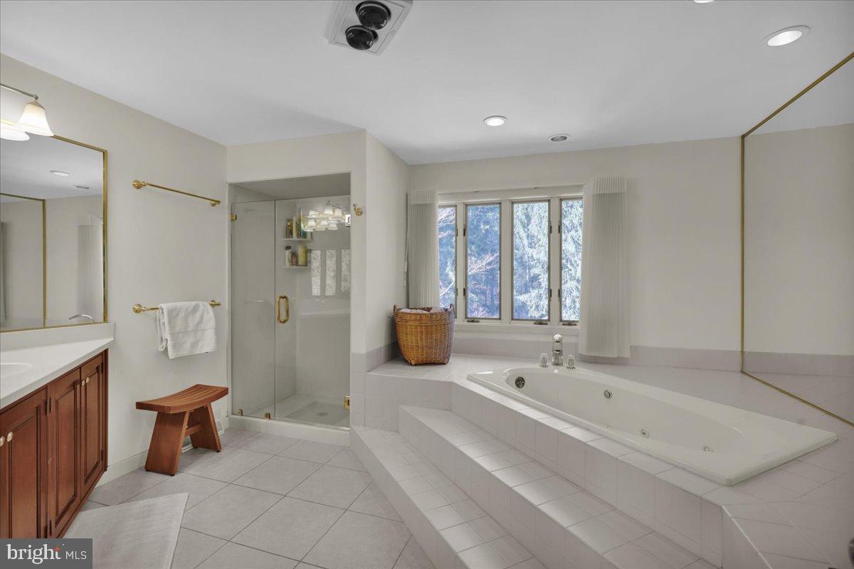 HESSIAN PINES - Residential