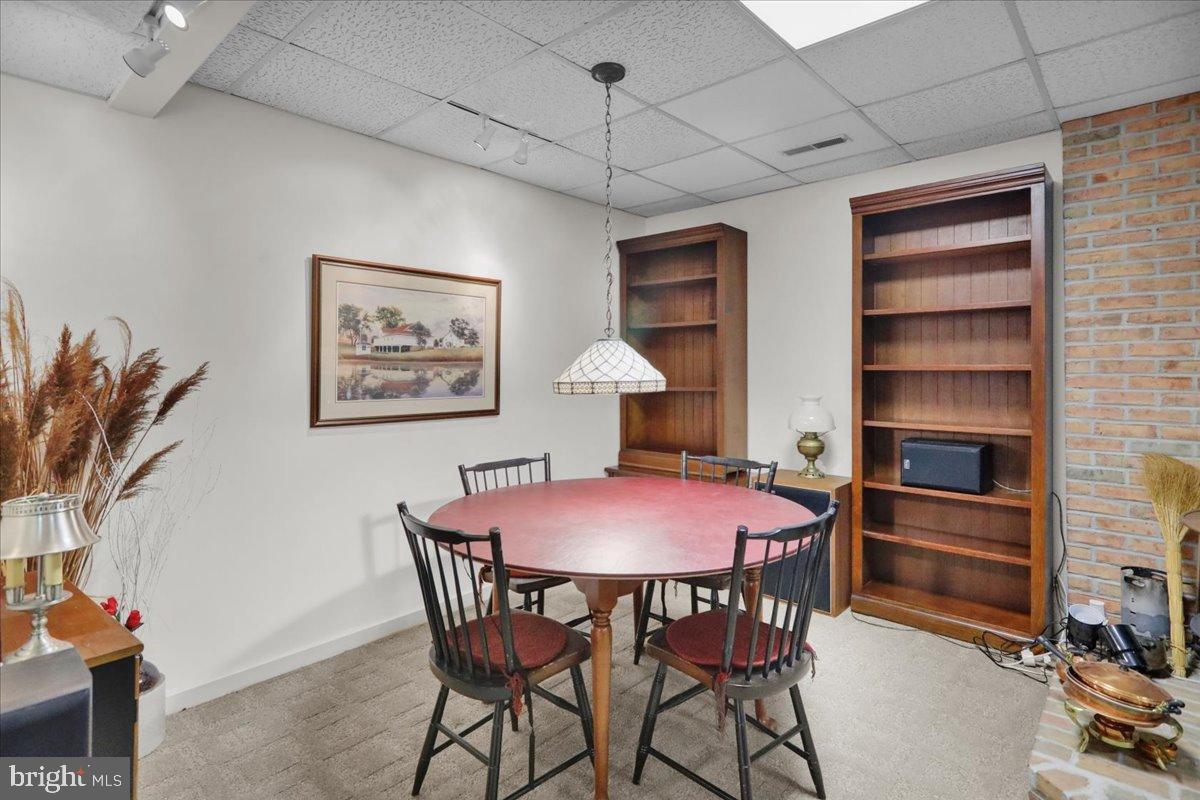 HESSIAN PINES - Residential