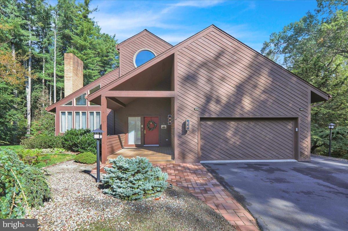 HESSIAN PINES - Residential