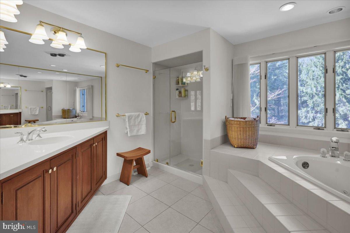 HESSIAN PINES - Residential