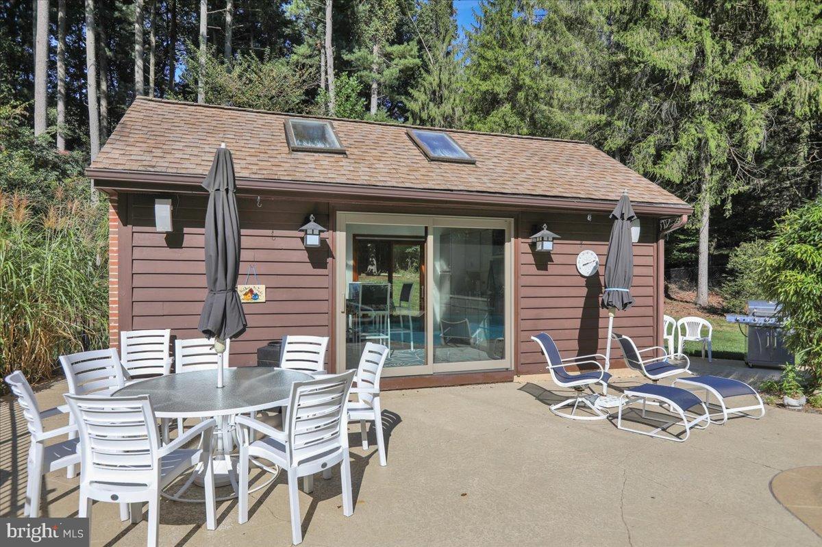 HESSIAN PINES - Residential