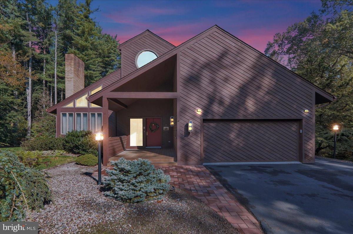 HESSIAN PINES - Residential