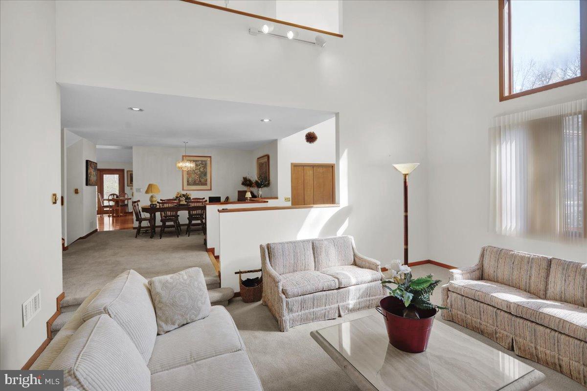 HESSIAN PINES - Residential