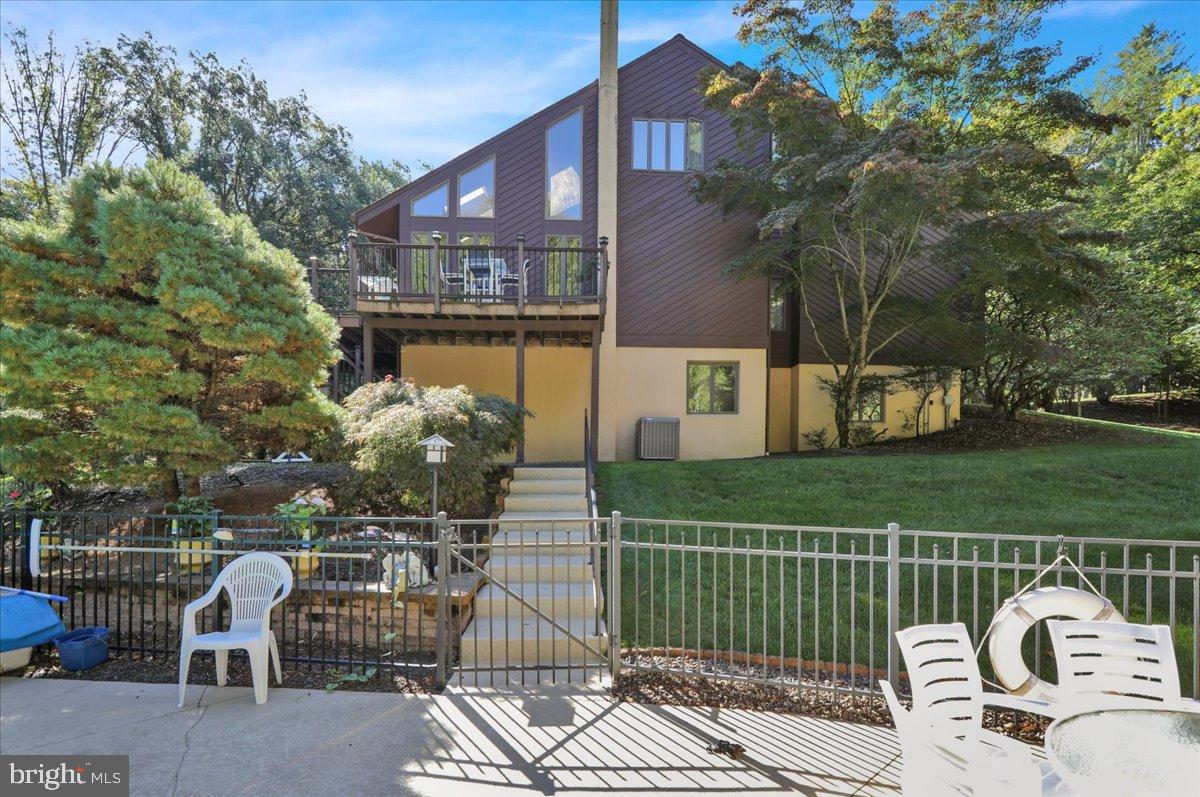 HESSIAN PINES - Residential