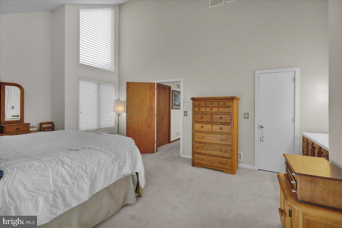 HESSIAN PINES - Residential