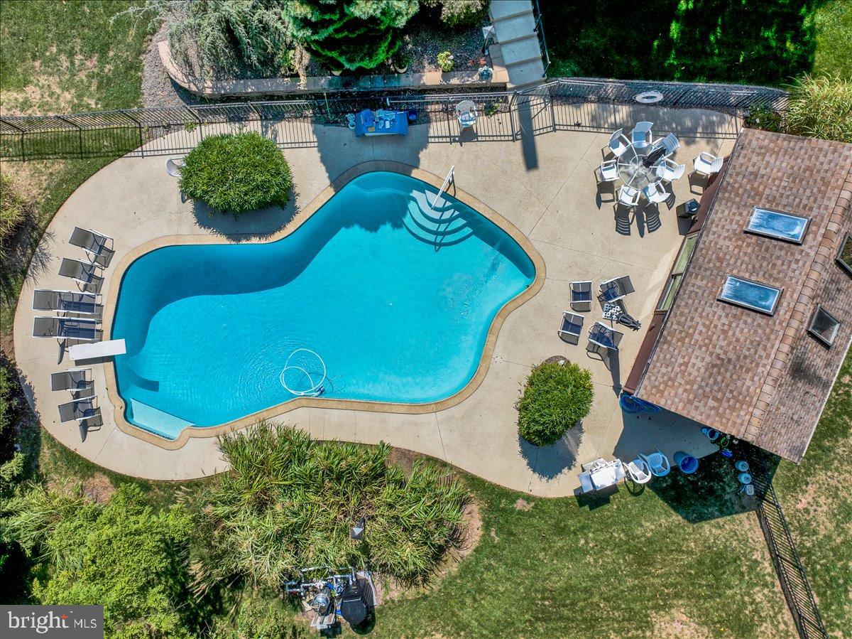 HESSIAN PINES - Residential