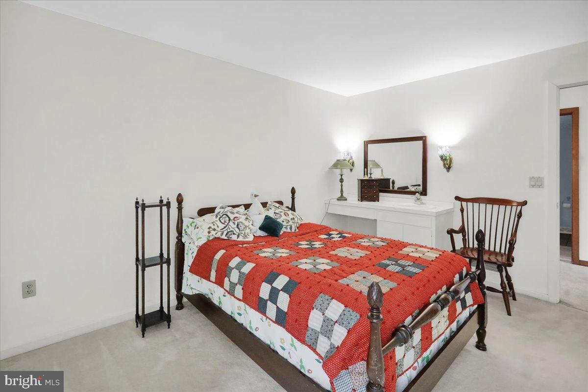 HESSIAN PINES - Residential