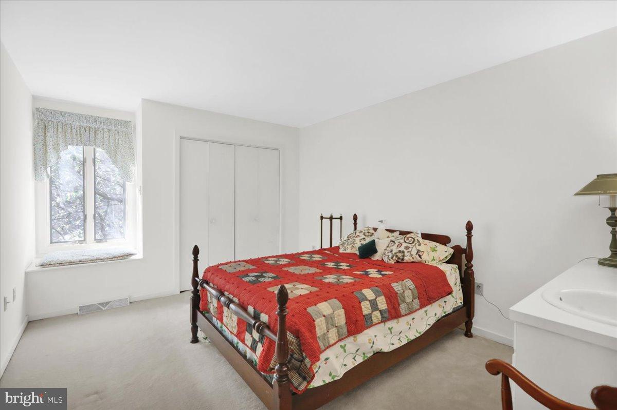 HESSIAN PINES - Residential