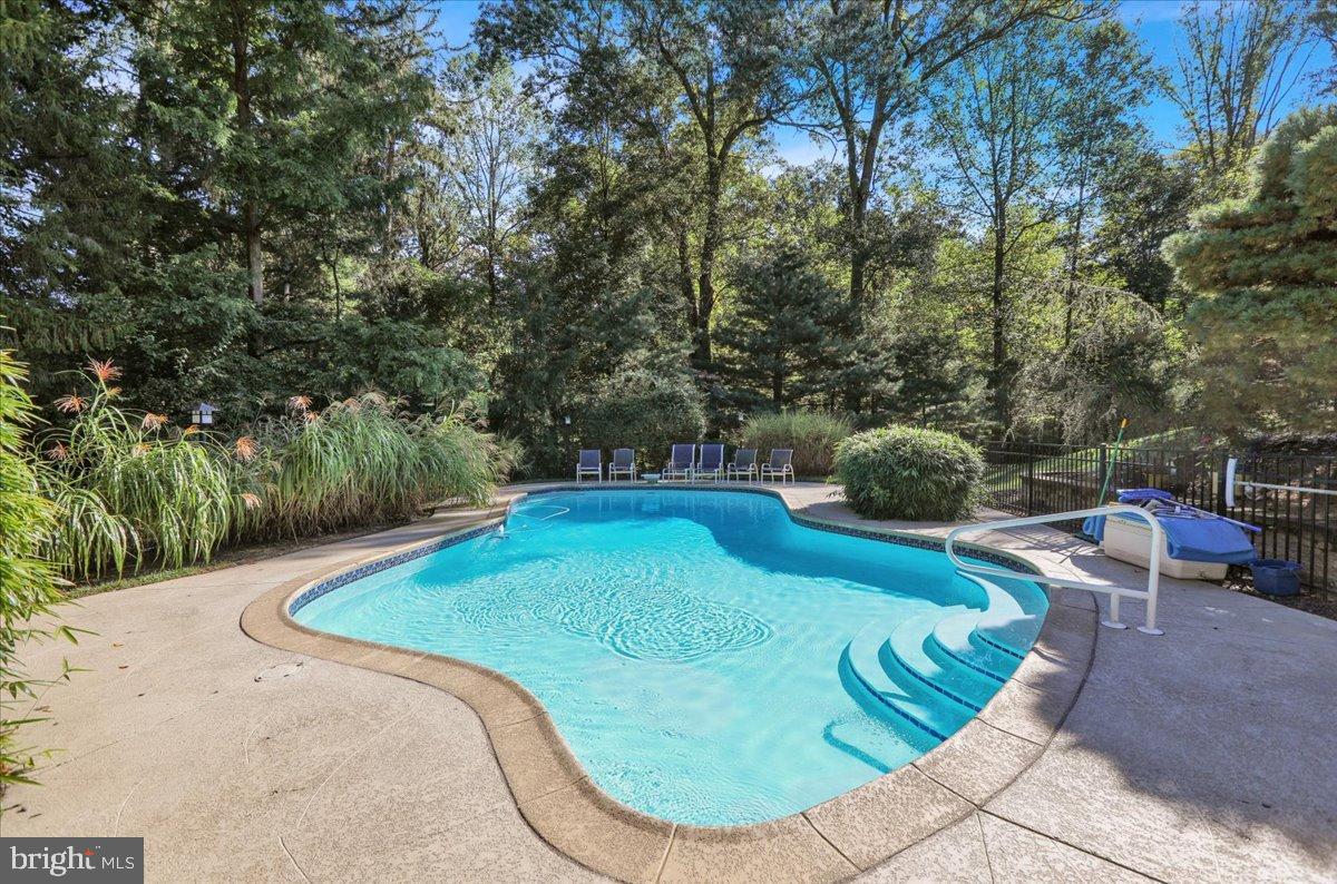 HESSIAN PINES - Residential