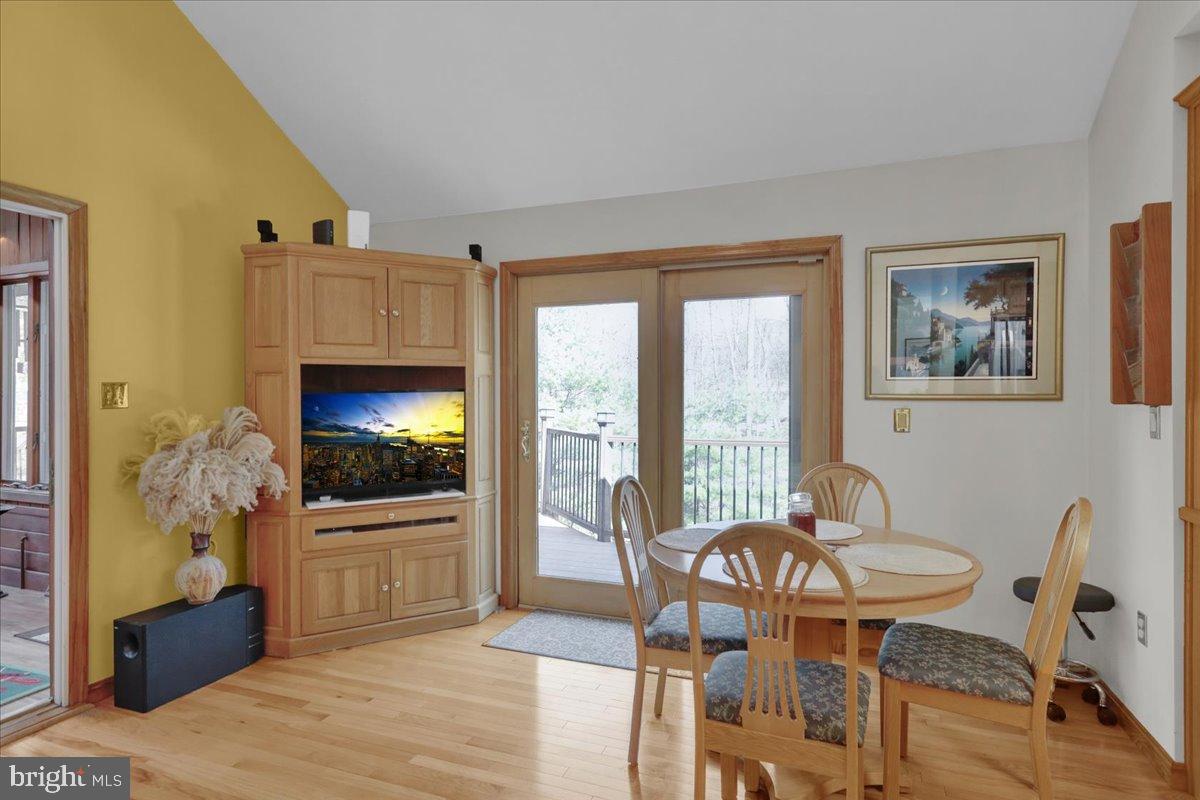 HESSIAN PINES - Residential