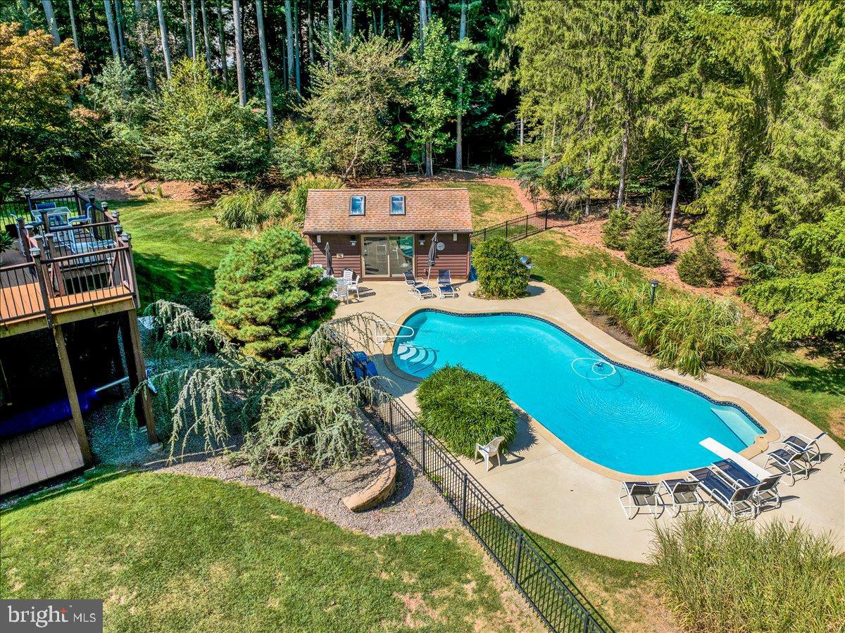 HESSIAN PINES - Residential