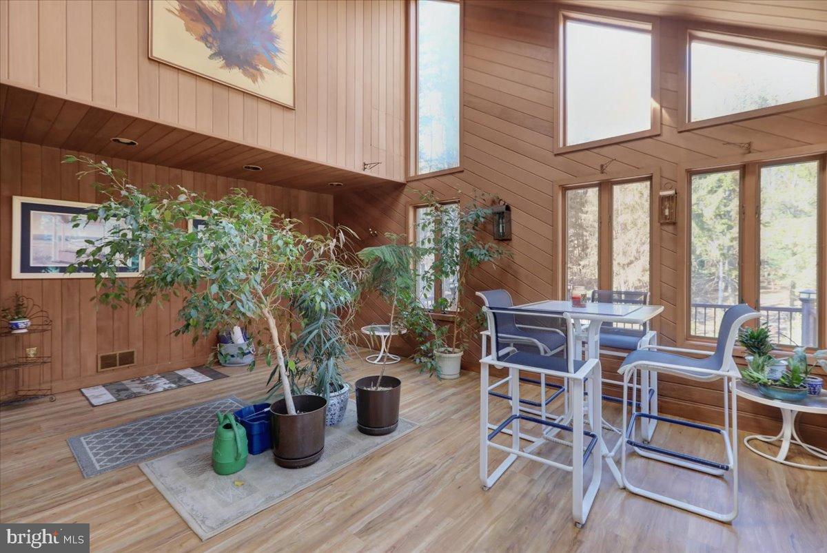 HESSIAN PINES - Residential