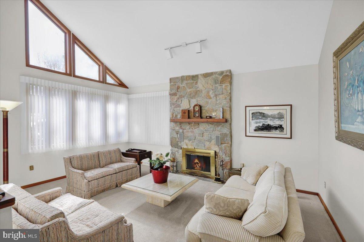 HESSIAN PINES - Residential