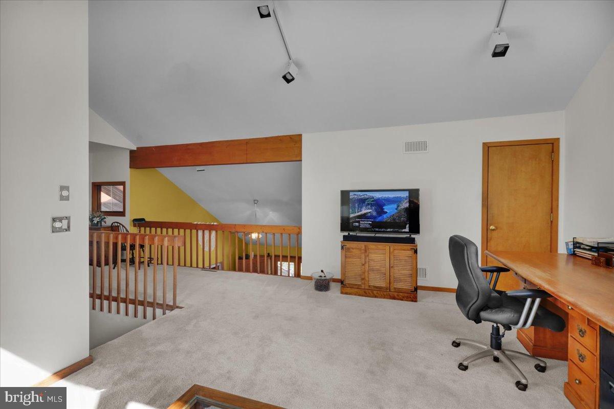 HESSIAN PINES - Residential