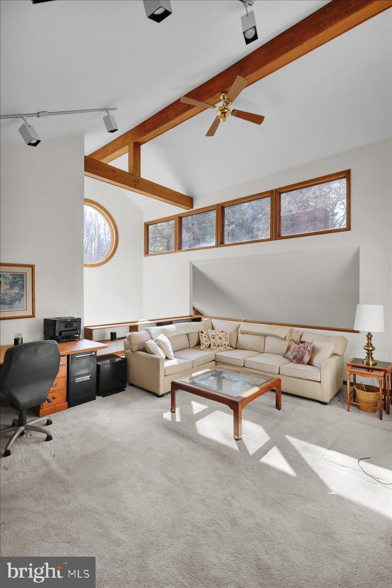 HESSIAN PINES - Residential