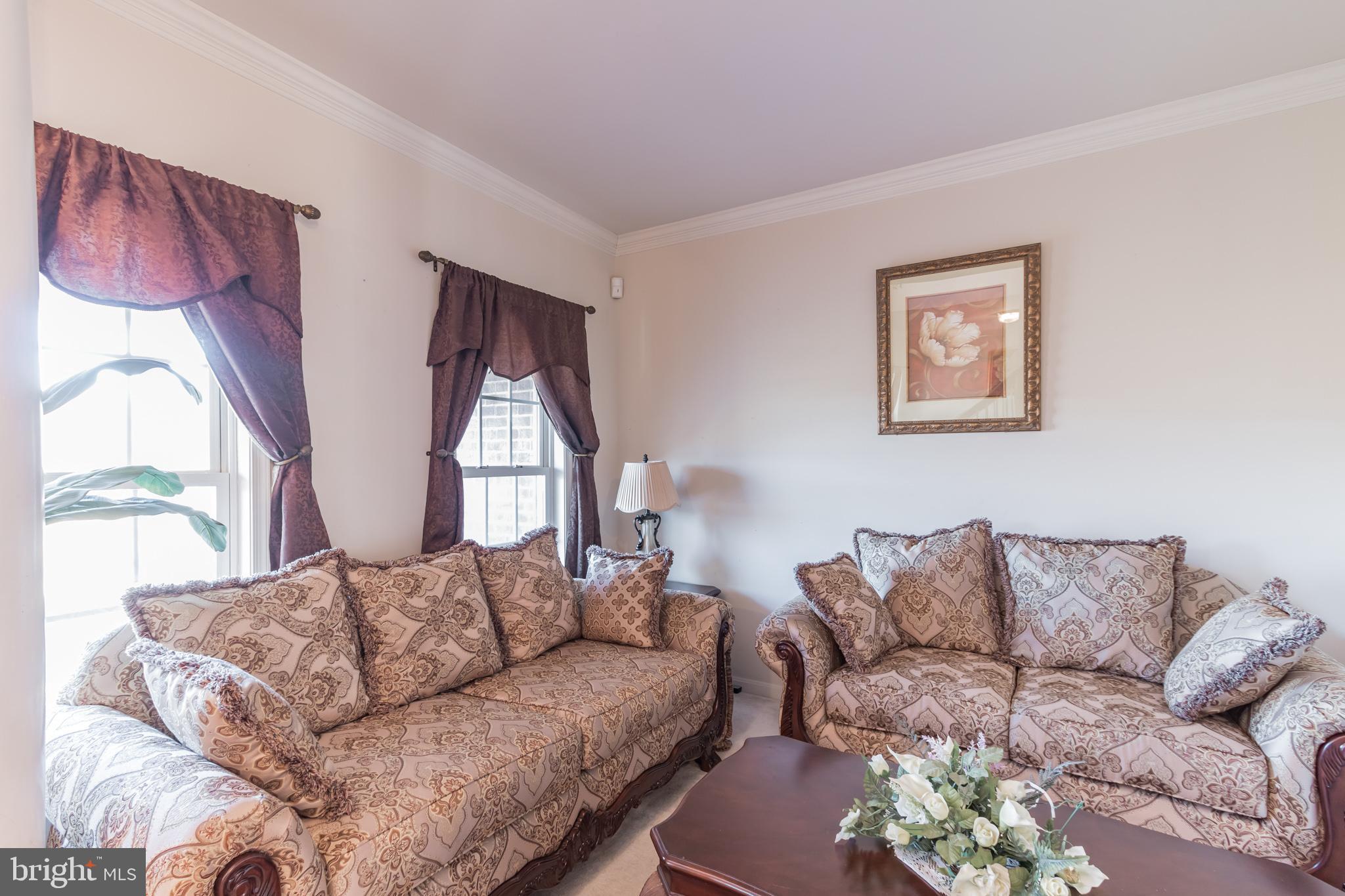 ROYAL HILLS ESTATES - Residential