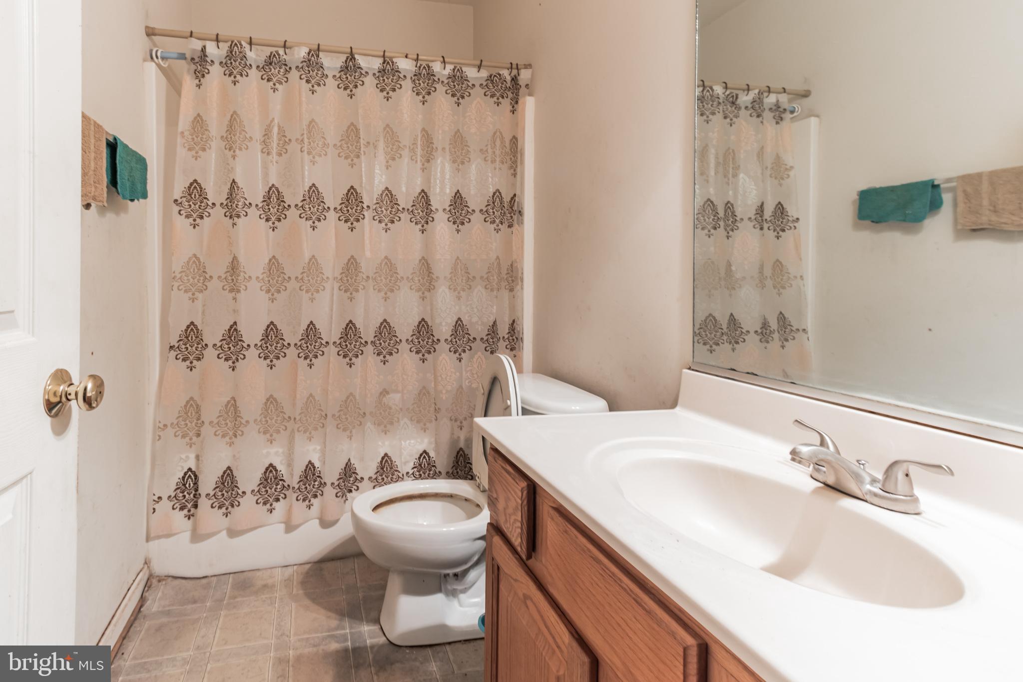 ROYAL HILLS ESTATES - Residential