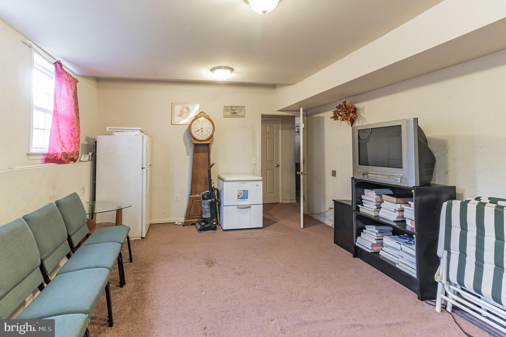 ROYAL HILLS ESTATES - Residential