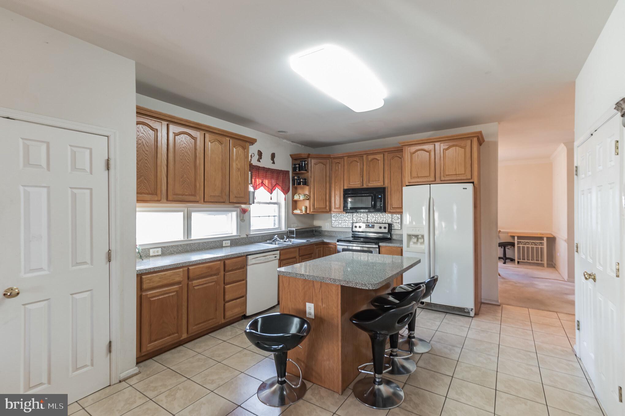 ROYAL HILLS ESTATES - Residential