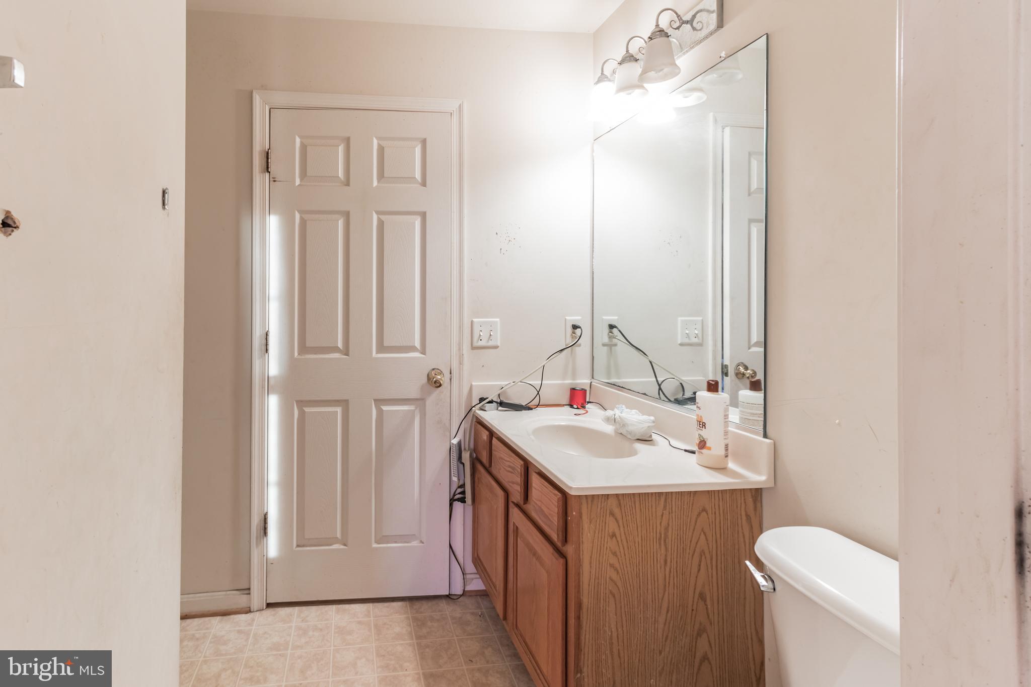 ROYAL HILLS ESTATES - Residential