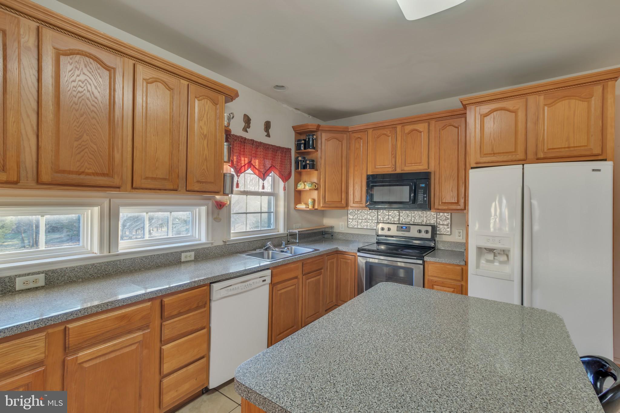 ROYAL HILLS ESTATES - Residential