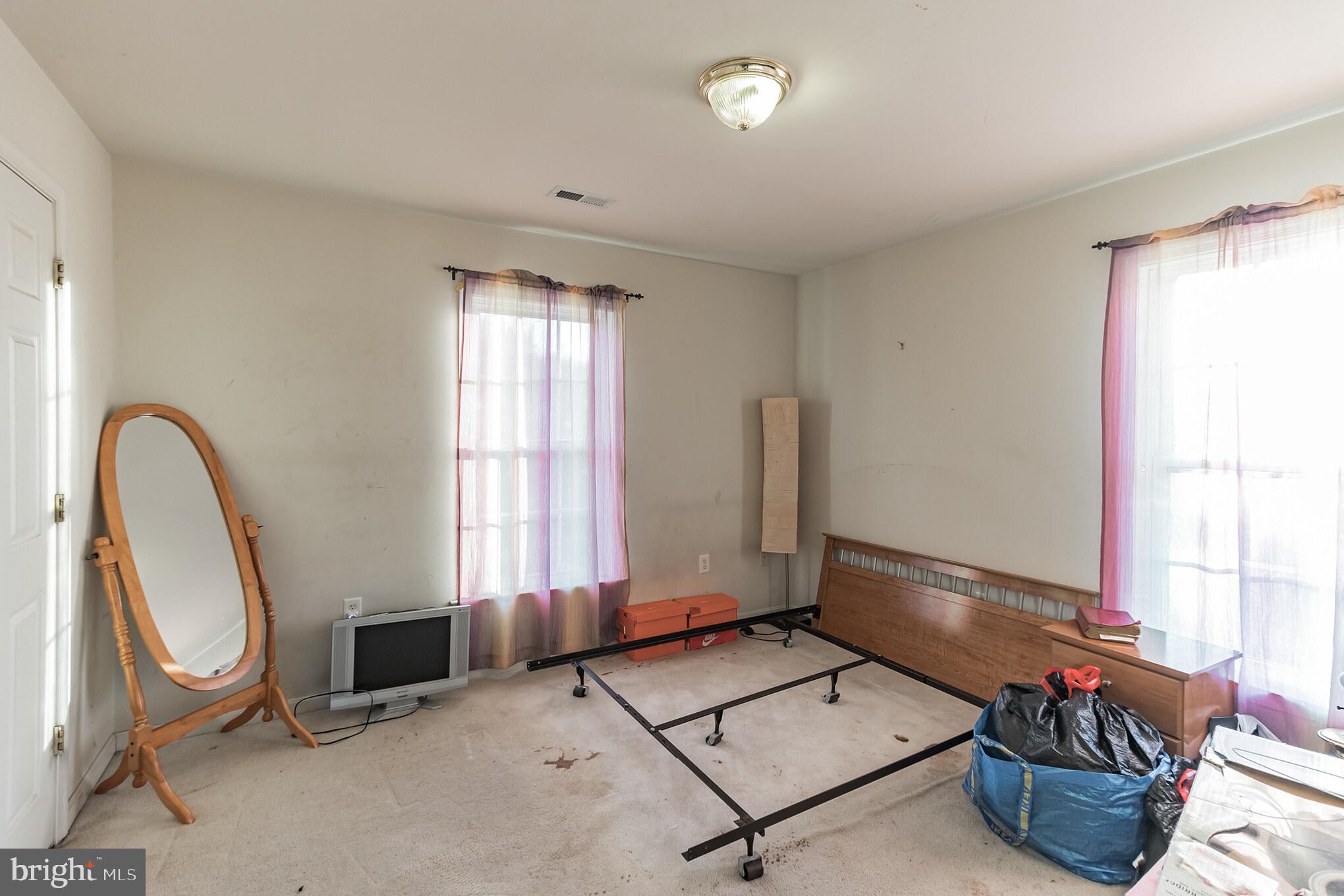 ROYAL HILLS ESTATES - Residential