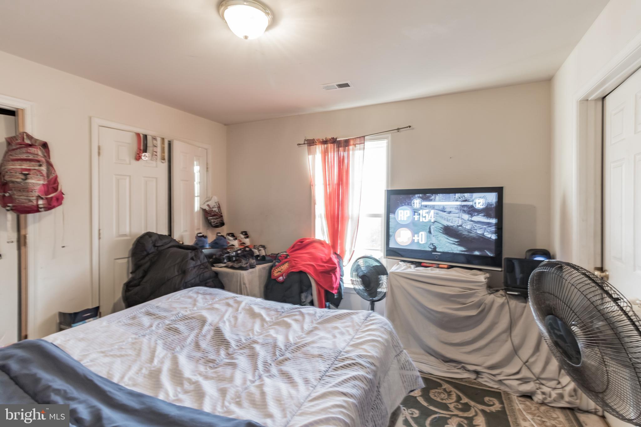 ROYAL HILLS ESTATES - Residential