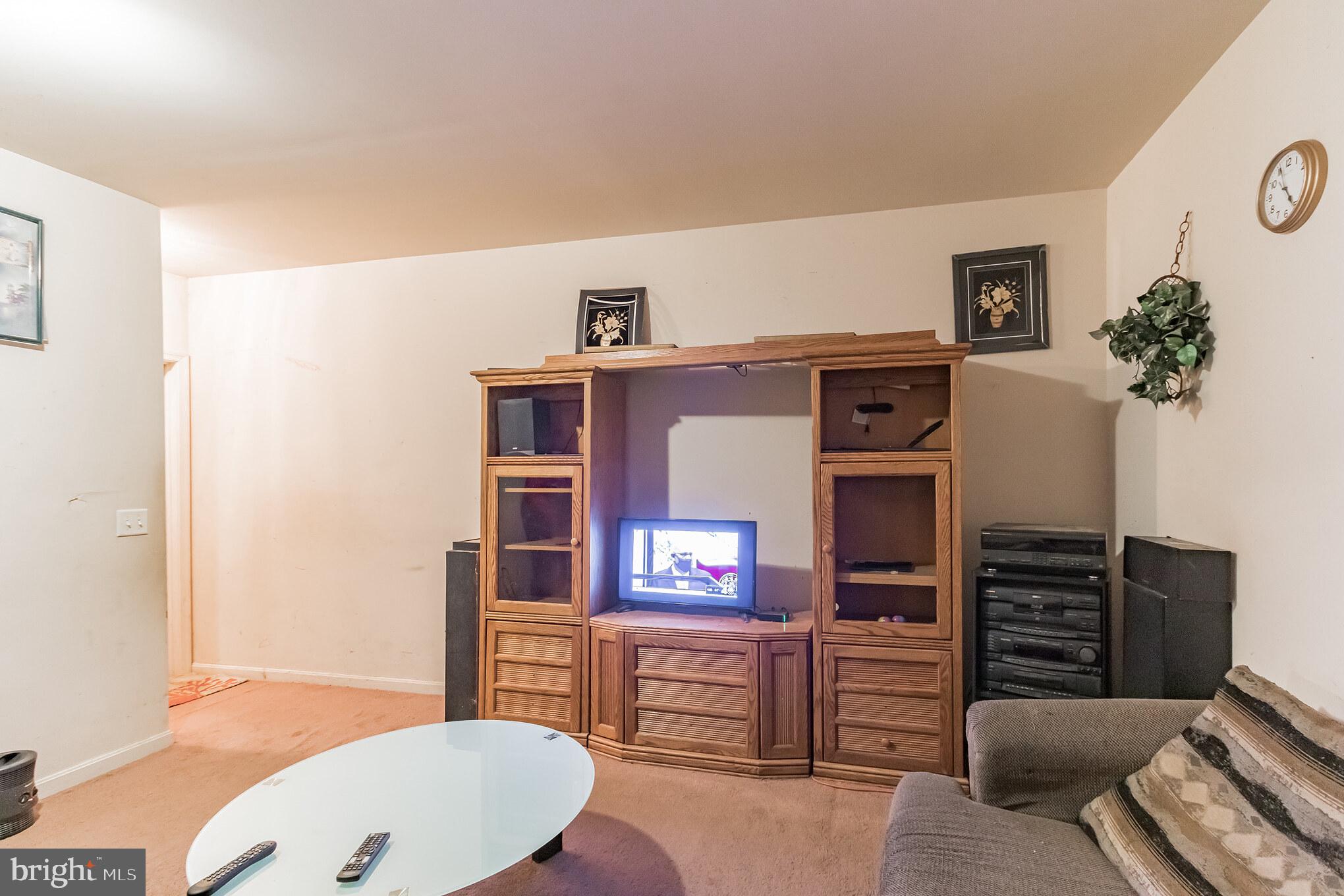 ROYAL HILLS ESTATES - Residential