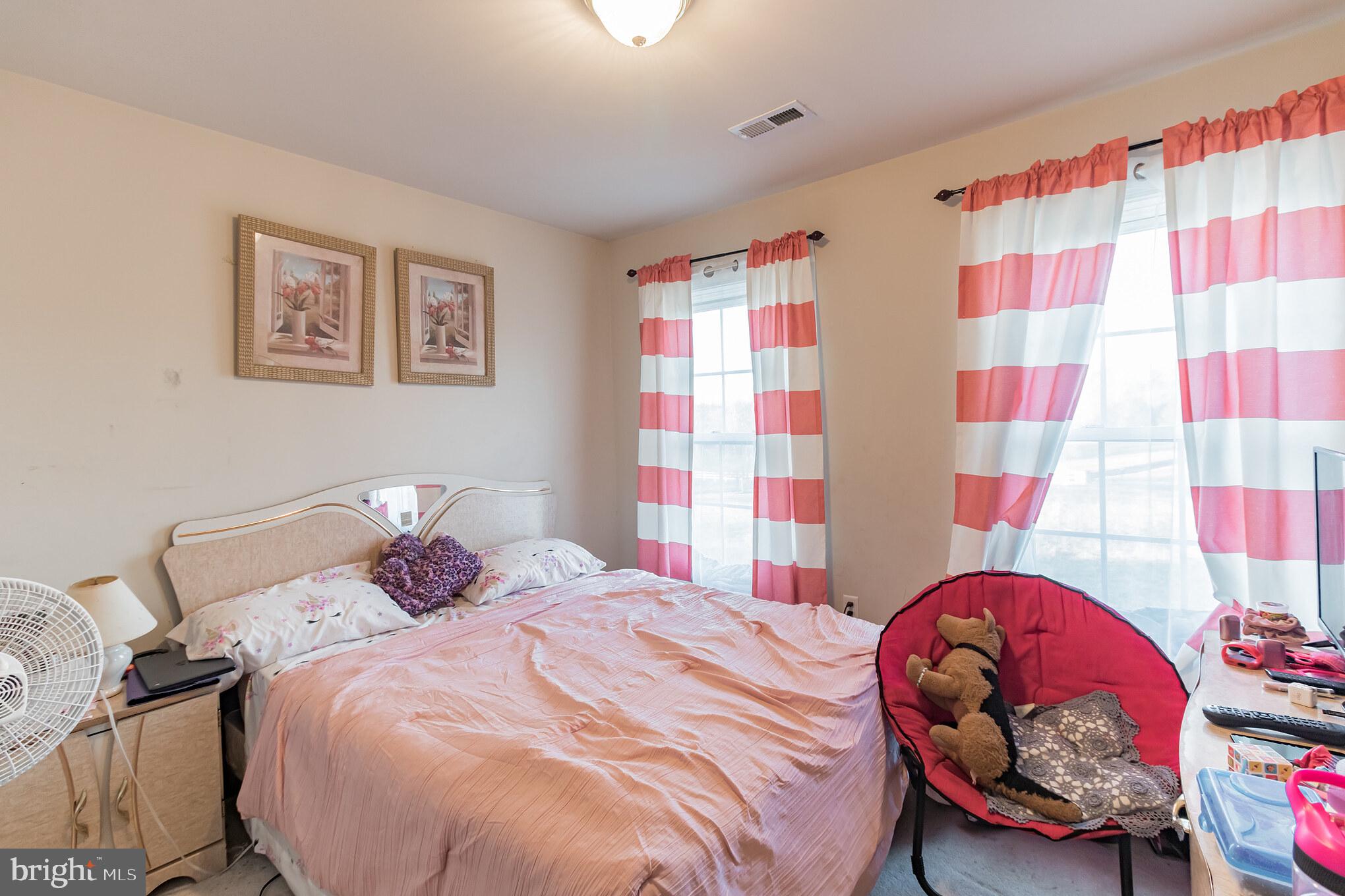 ROYAL HILLS ESTATES - Residential