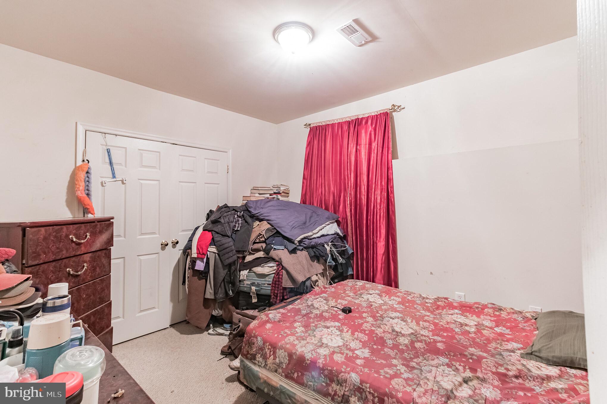 ROYAL HILLS ESTATES - Residential