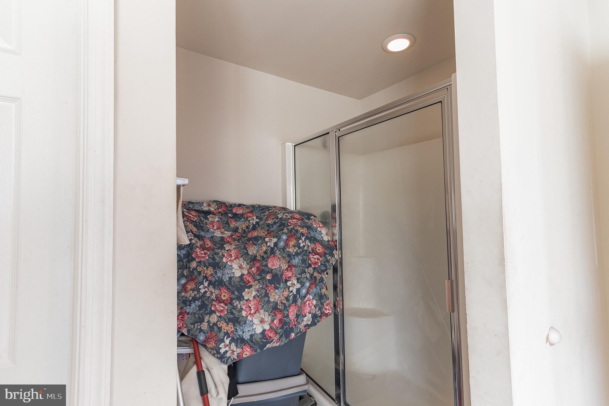 ROYAL HILLS ESTATES - Residential