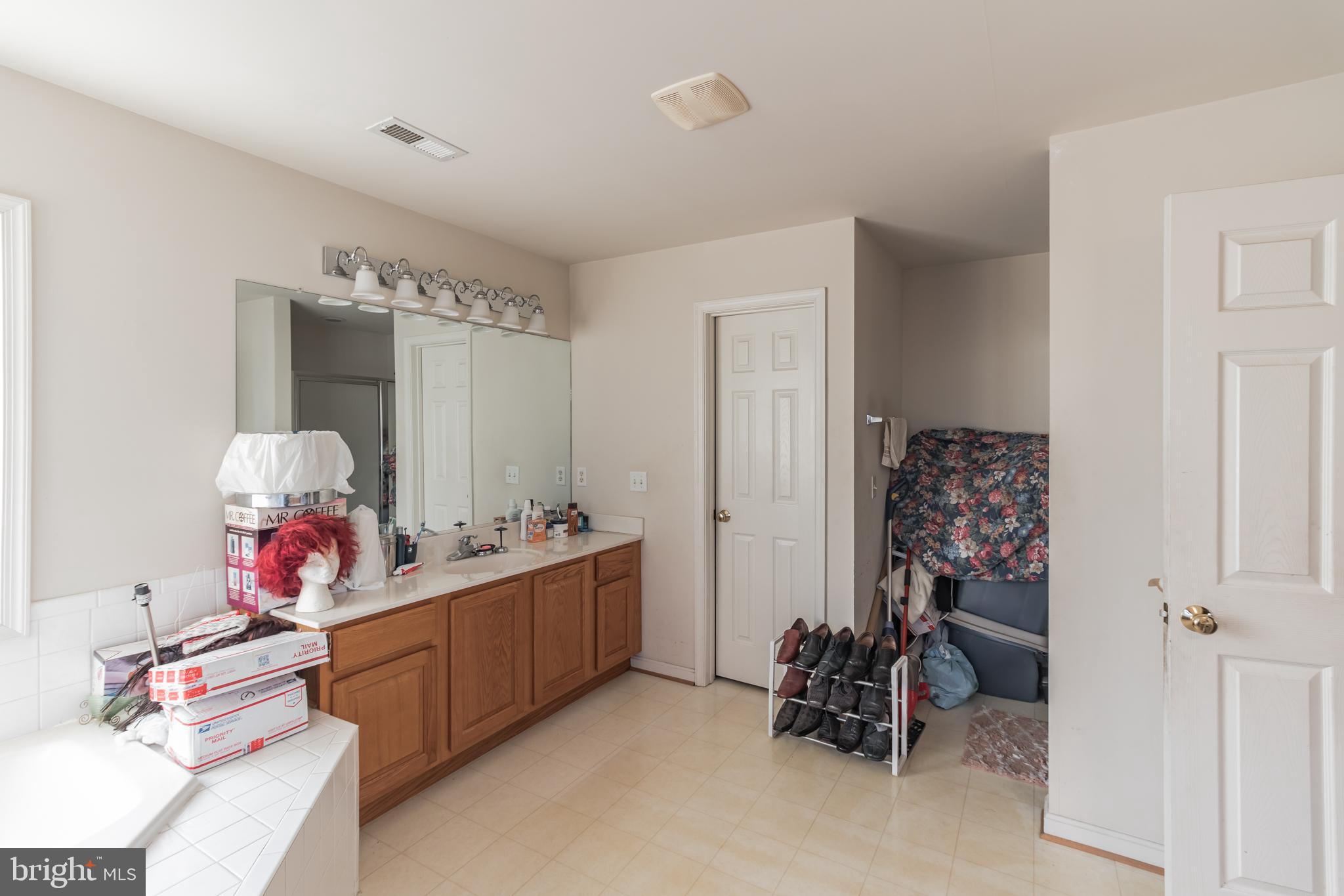 ROYAL HILLS ESTATES - Residential