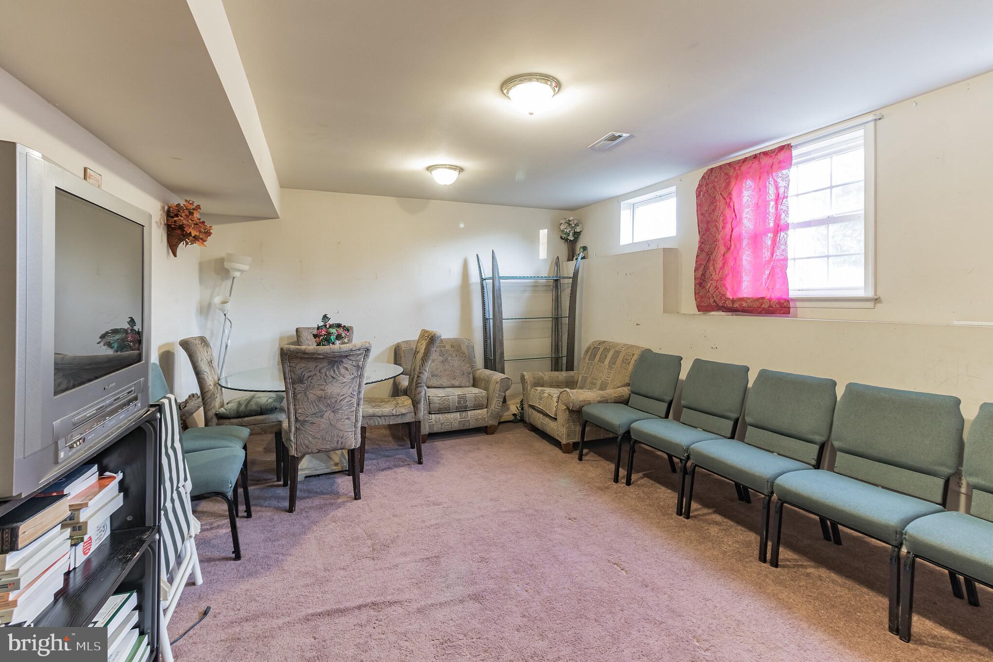 ROYAL HILLS ESTATES - Residential