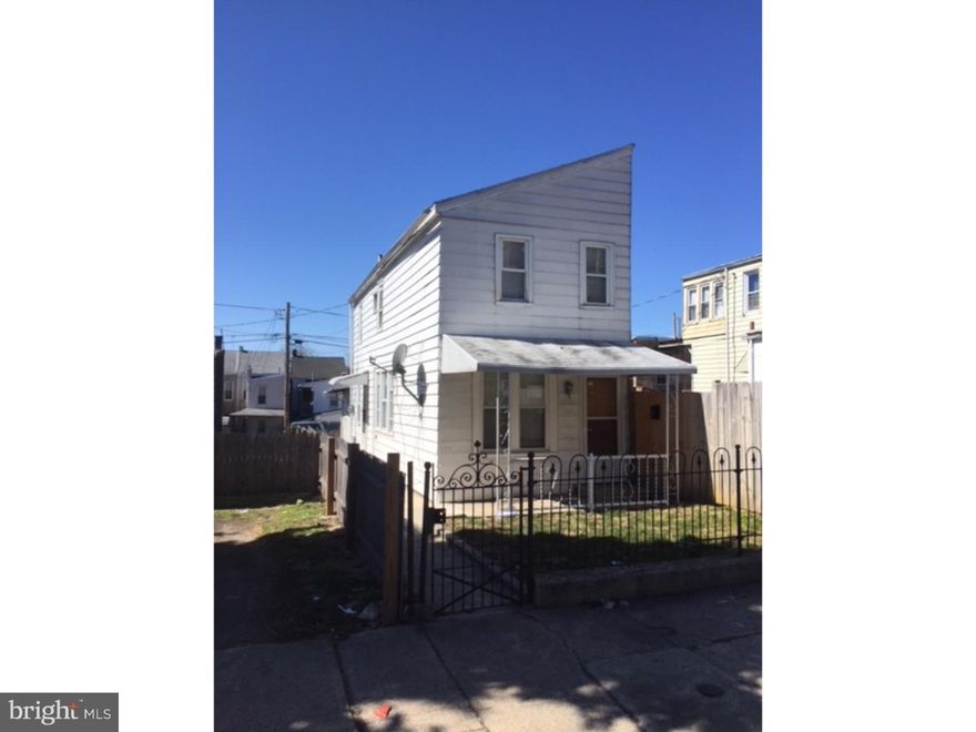 Move-In Ready single detached home with two nice sized bedrooms a fenced in yard and 2 car off street parking. Don't miss this great opportunity to own this affordable cozy home that is close to schools and other amenities.