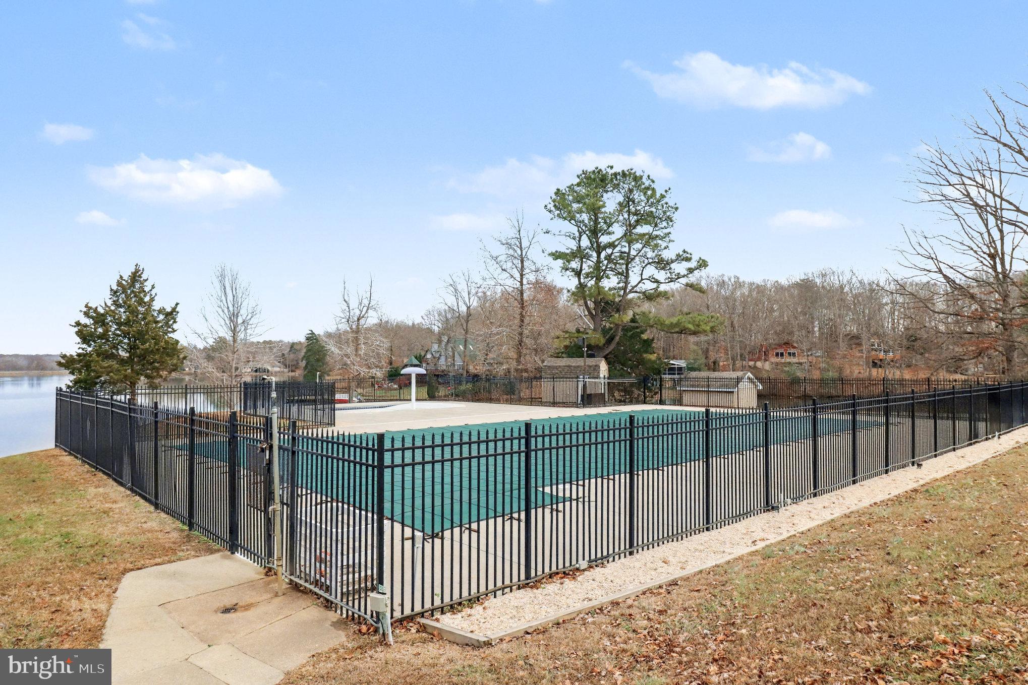 LAKE LAND - Residential