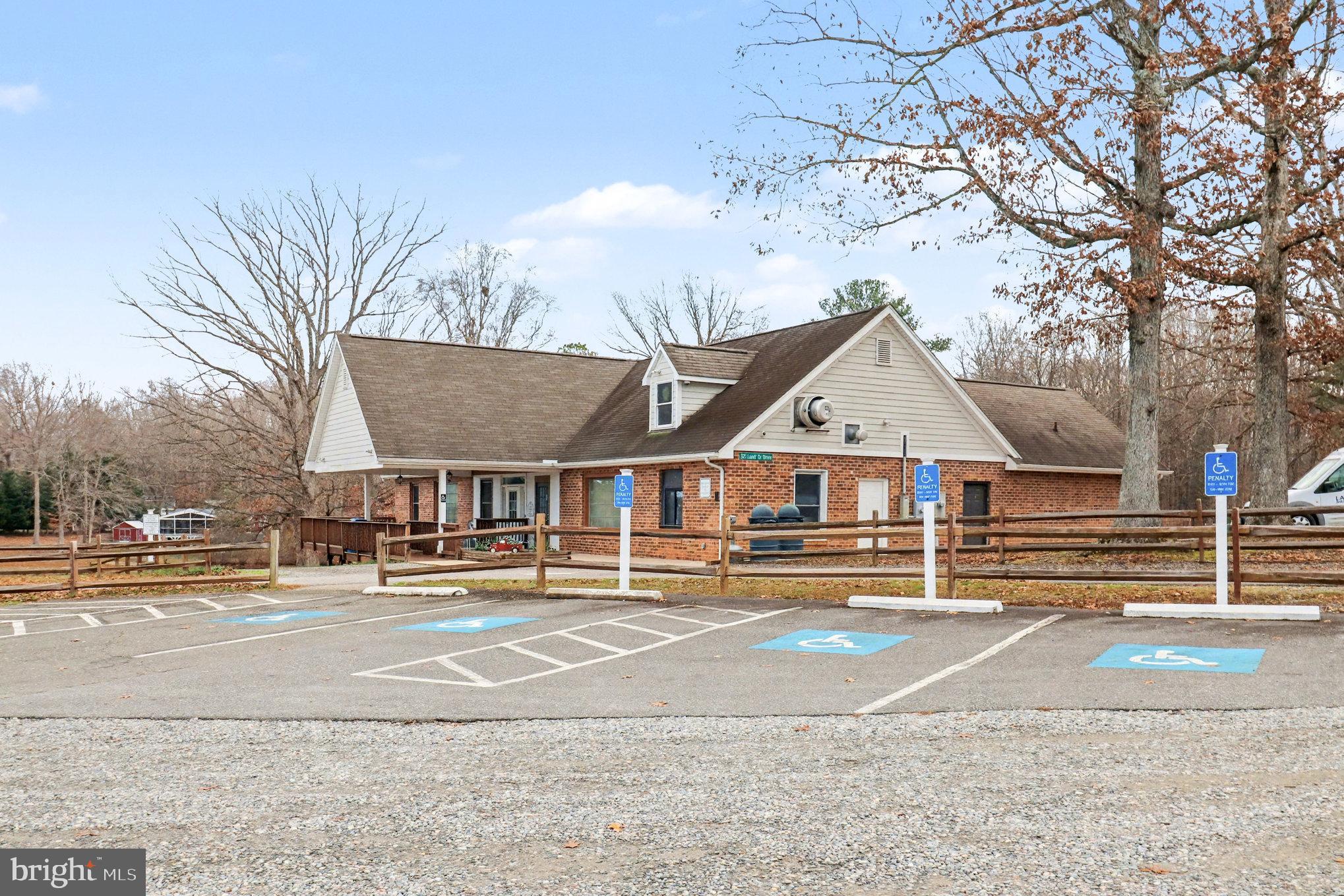 LAKE LAND - Residential